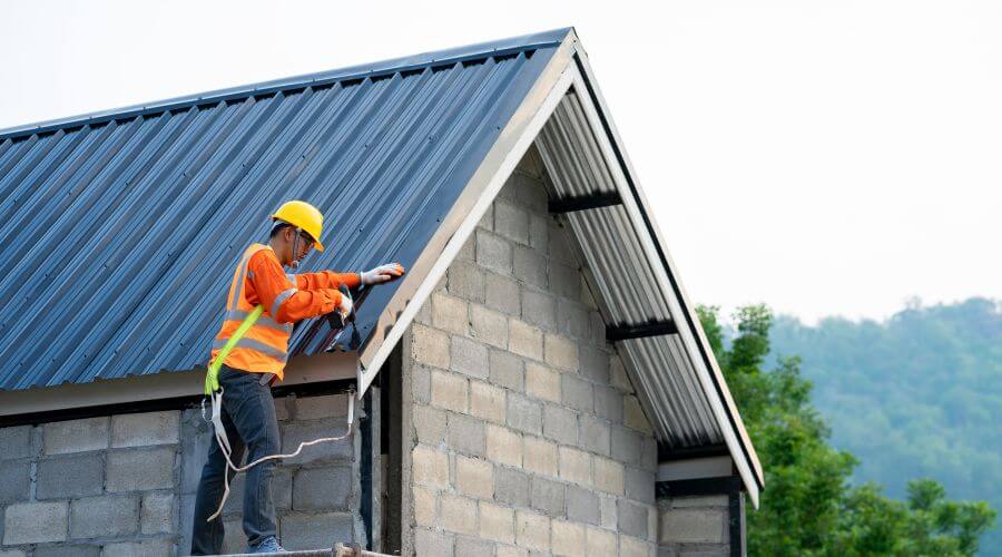 Professional residential roofers in Cromwell, IA